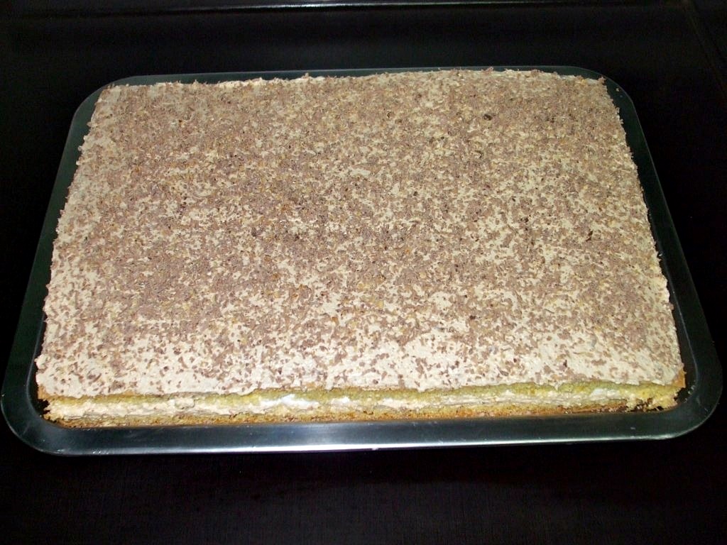 Prajitura cu nuci si crema caramel, un deliciu usor de preparat