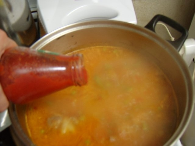 Ciorba din carne de porc cu os si zeama de varza