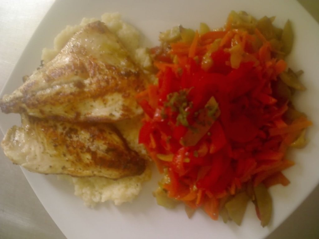 dorada la gratar pe pat de cus-cus