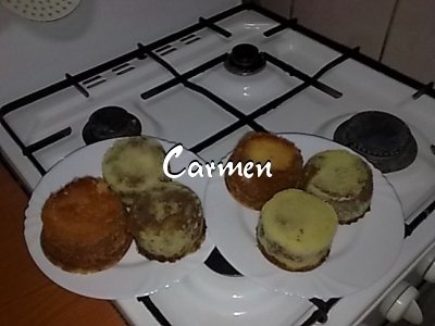 Guguluf din doua culori si ornat cu ciocolata.