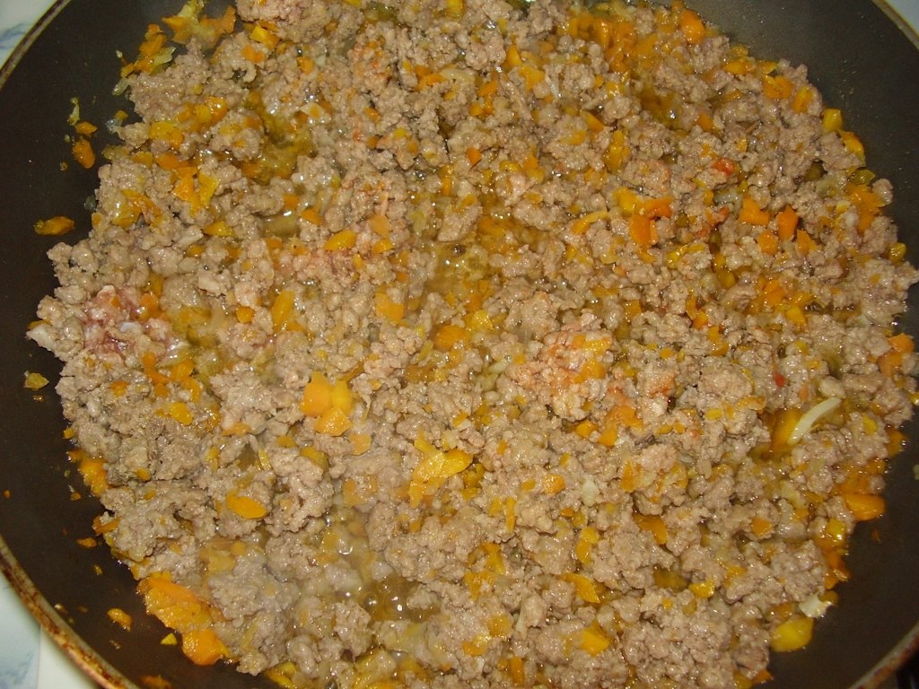 Spaghetti cu sos "ragu"