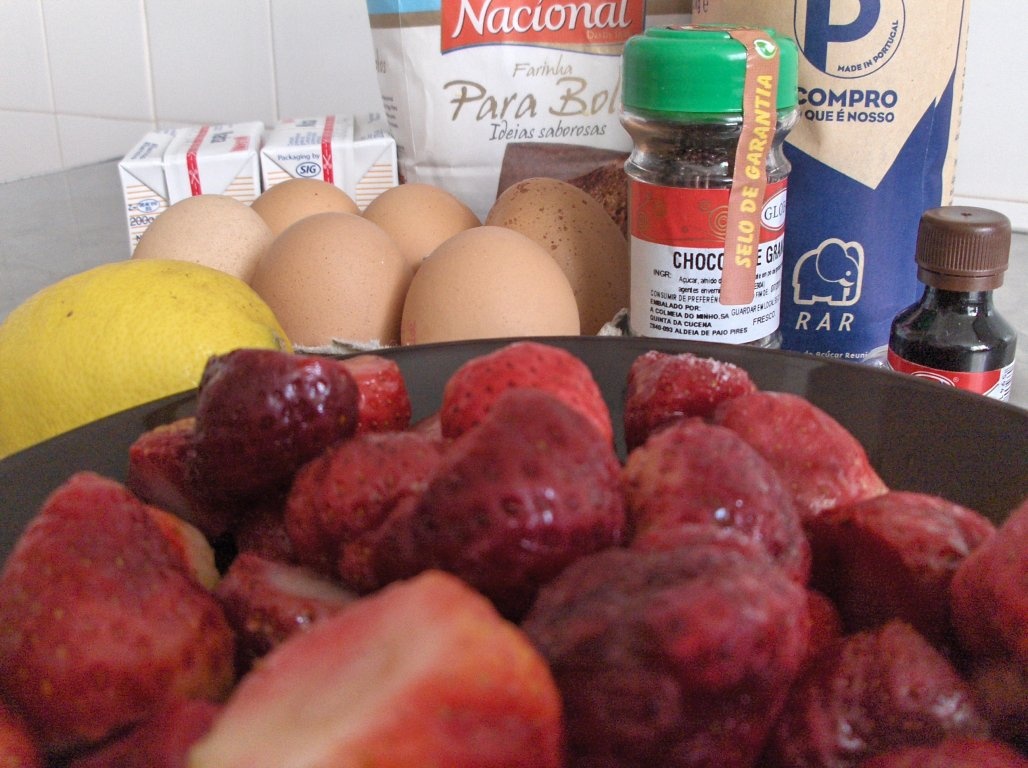 Tort de capsuni si frisca