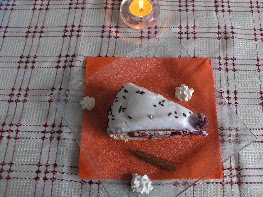 Tort de capsuni si frisca