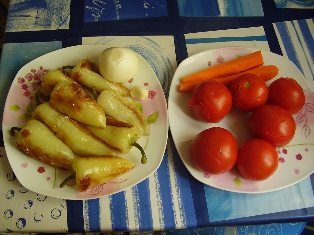 Mancarica de ardei cu rosii