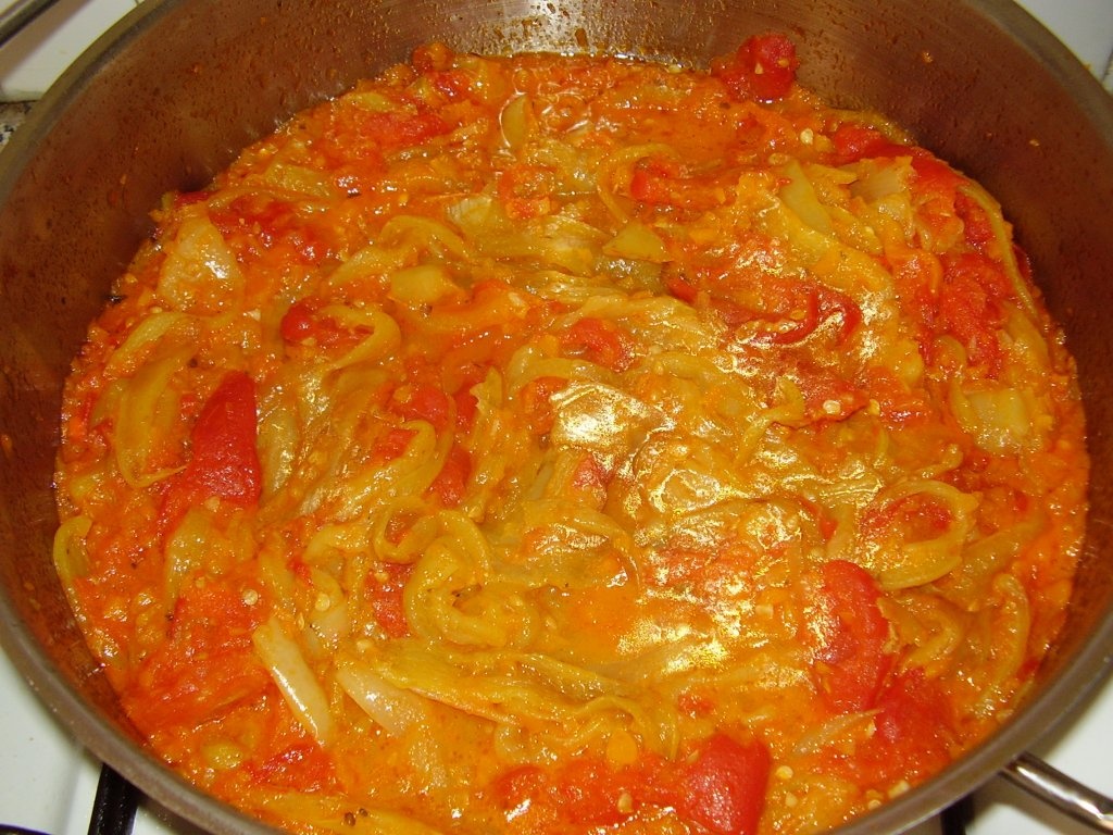 Mancarica de ardei cu rosii