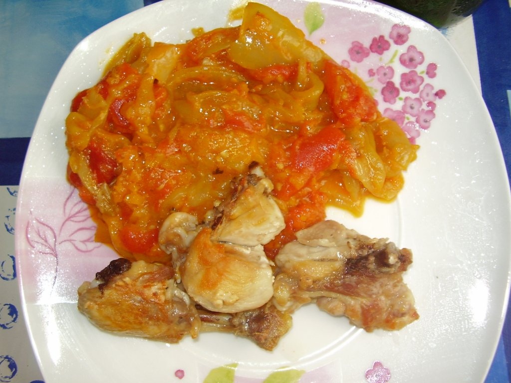 Mancarica de ardei cu rosii