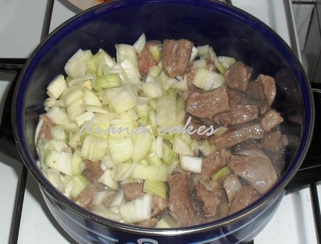 Tocanita cu carne de porc si paste