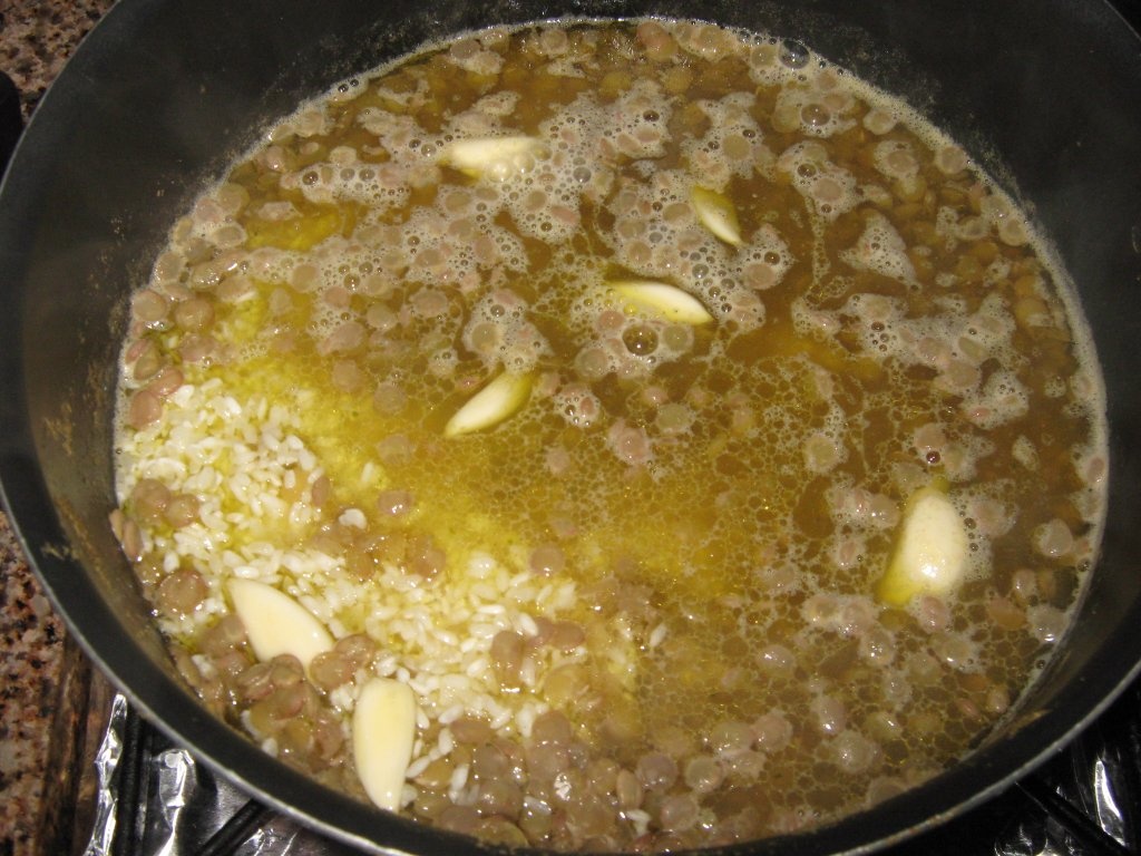 Kusheri-Orez cu linte si macaroane –specific egiptean