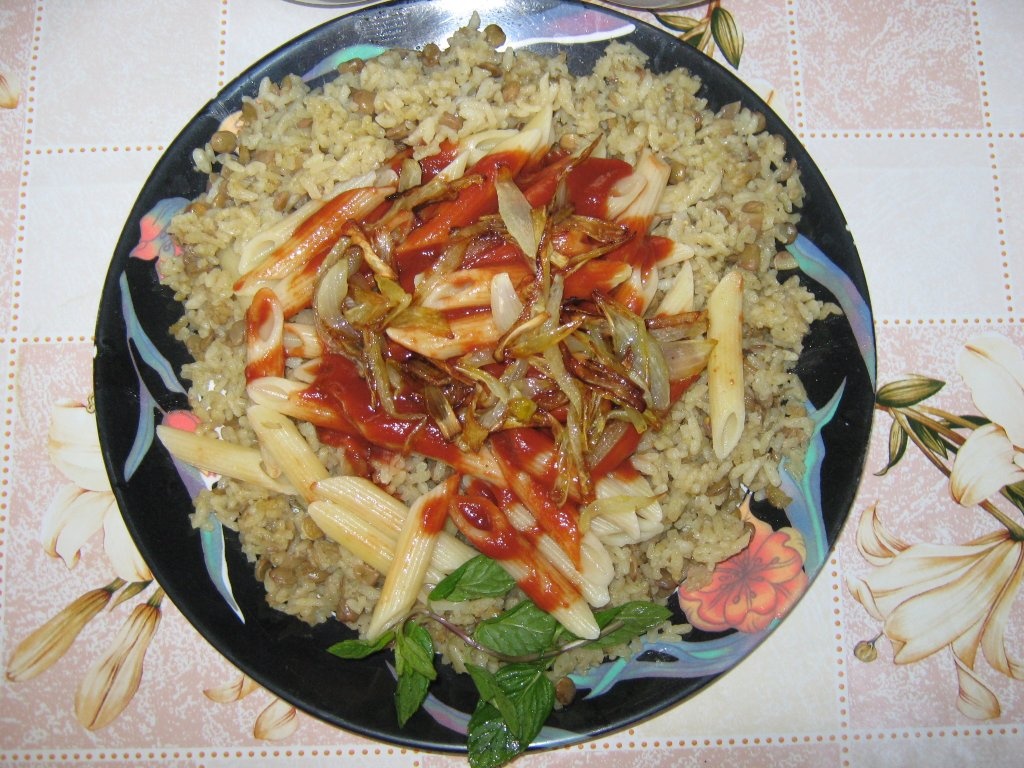 Kusheri-Orez cu linte si macaroane –specific egiptean