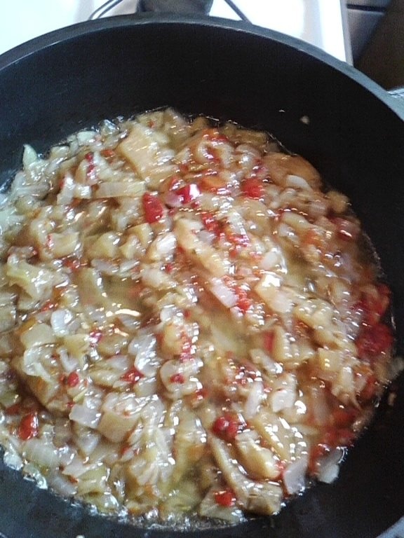 Fasole cu sos de ardei copti