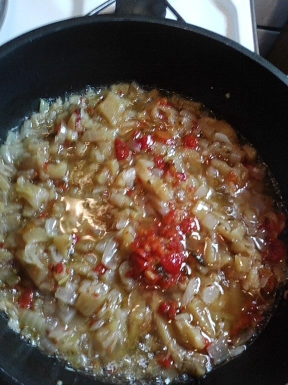 Fasole cu sos de ardei copti