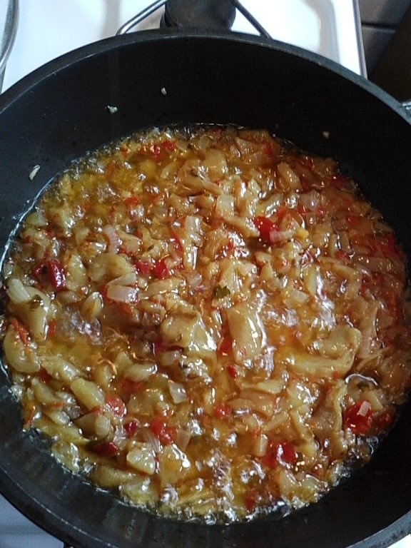 Fasole cu sos de ardei copti