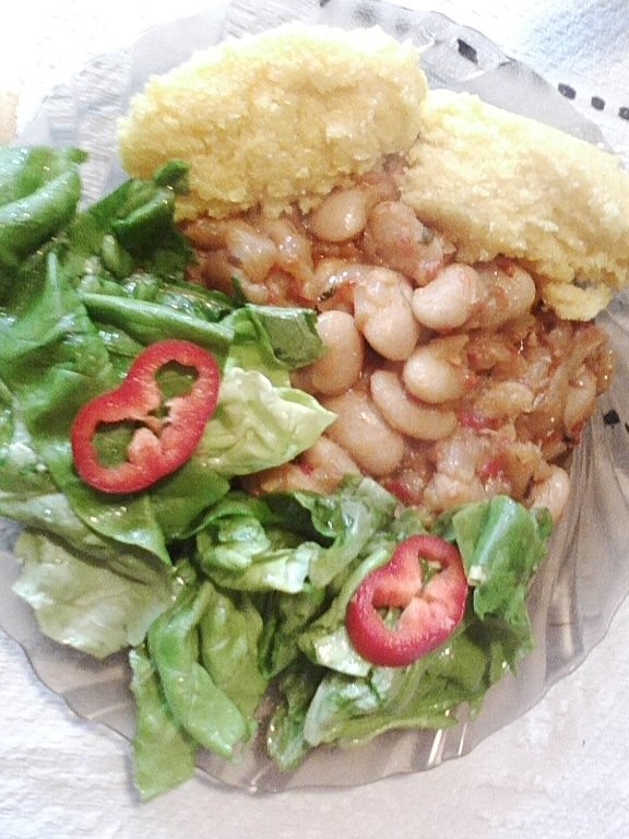 Fasole cu sos de ardei copti