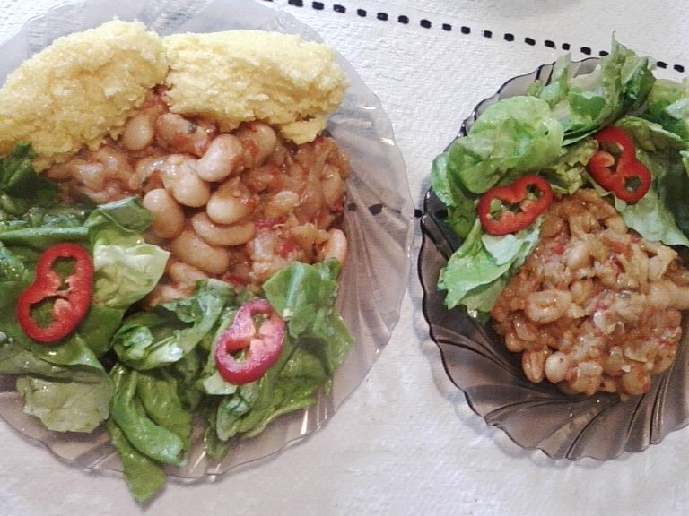 Fasole cu sos de ardei copti