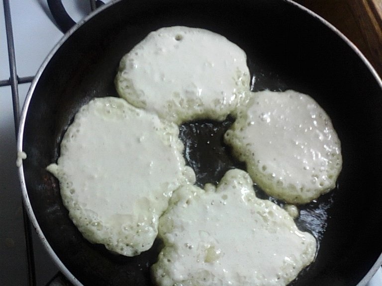 Reţetă de preparare a papanaşilor cu mere (de post)