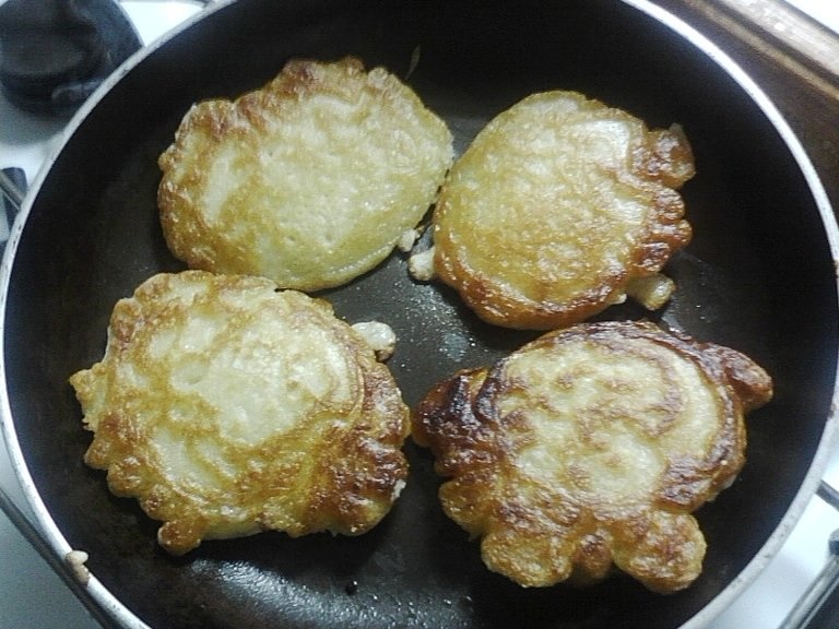 Reţetă de preparare a papanaşilor cu mere (de post)