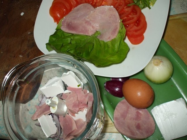 Aperitiv cu sunca si branza feta