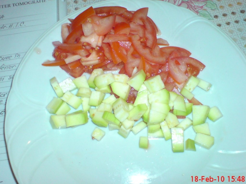 Pui cu legume la tigaie si crutoane