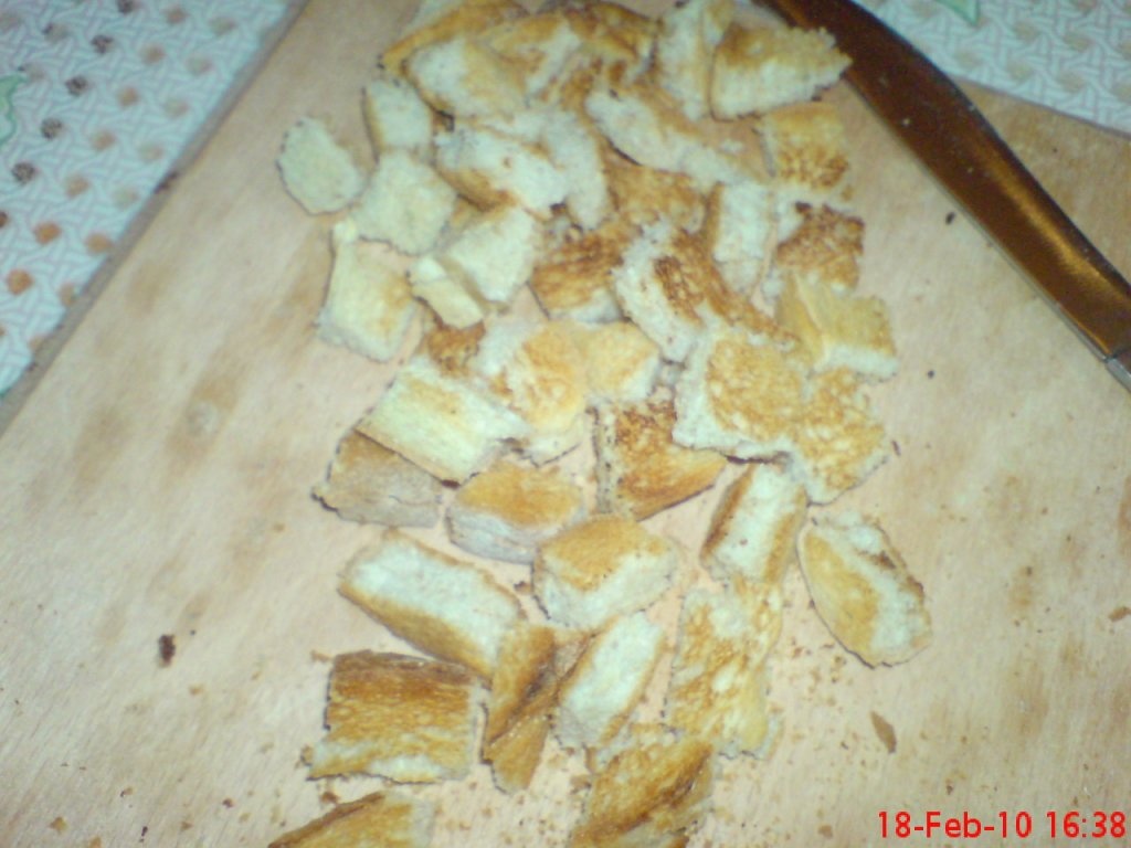 Pui cu legume la tigaie si crutoane