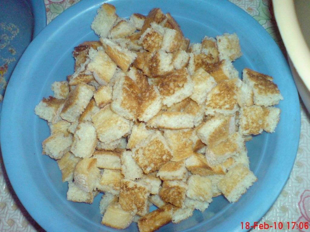 Pui cu legume la tigaie si crutoane