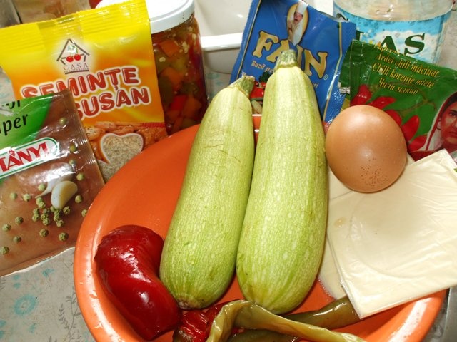 Dovlecei umpluti cu branza topita