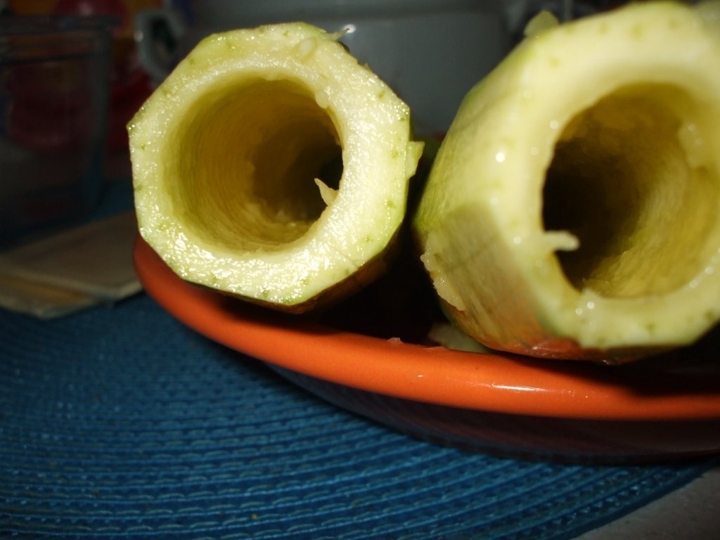 Dovlecei umpluti cu branza topita