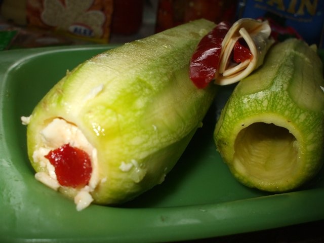 Dovlecei umpluti cu branza topita