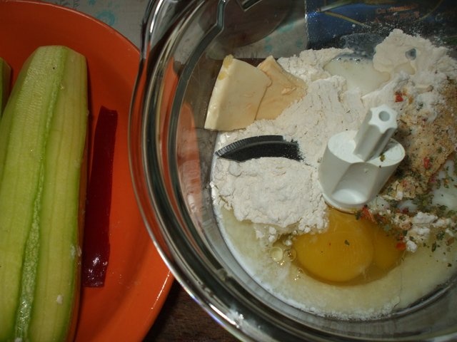 Dovlecei umpluti cu branza topita