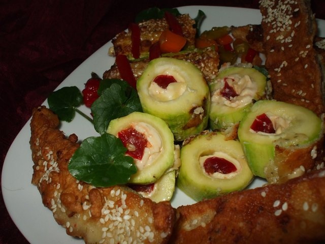 Dovlecei umpluti cu branza topita