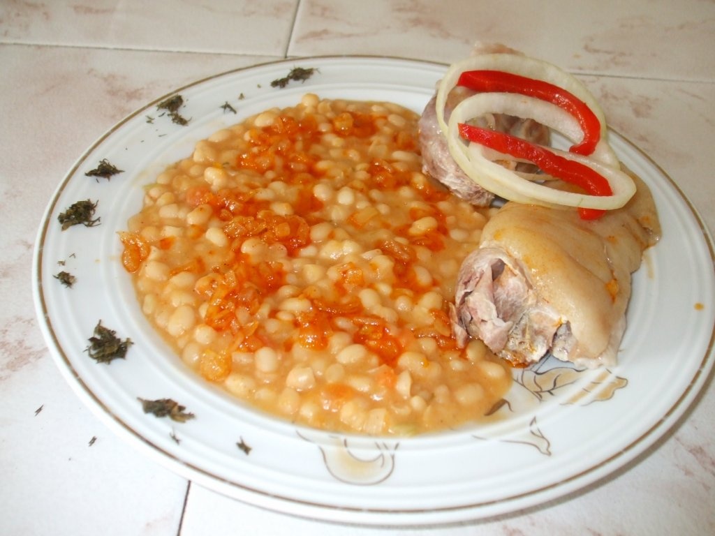 Iahnie de fasole cu ciolan afumat