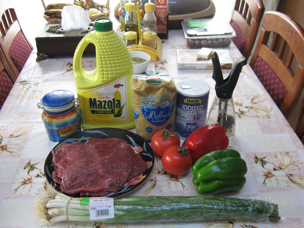 Pilaf cu burgul picant “ Sebzeli Bulgur”cu snitele din carne de vita-specific turcesc