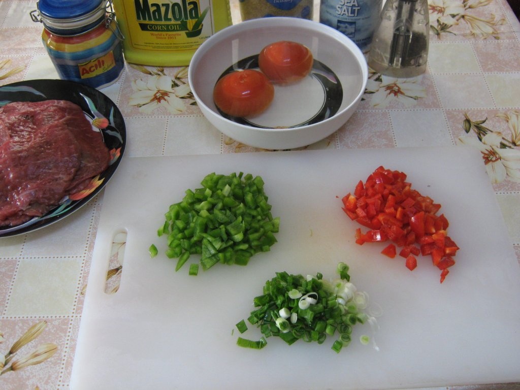 Pilaf cu burgul picant “ Sebzeli Bulgur”cu snitele din carne de vita-specific turcesc