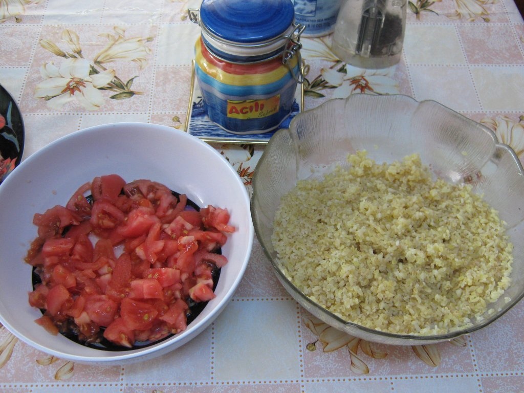 Pilaf cu burgul picant “ Sebzeli Bulgur”cu snitele din carne de vita-specific turcesc
