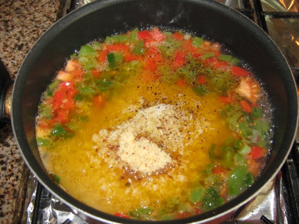 Pilaf cu burgul picant “ Sebzeli Bulgur”cu snitele din carne de vita-specific turcesc