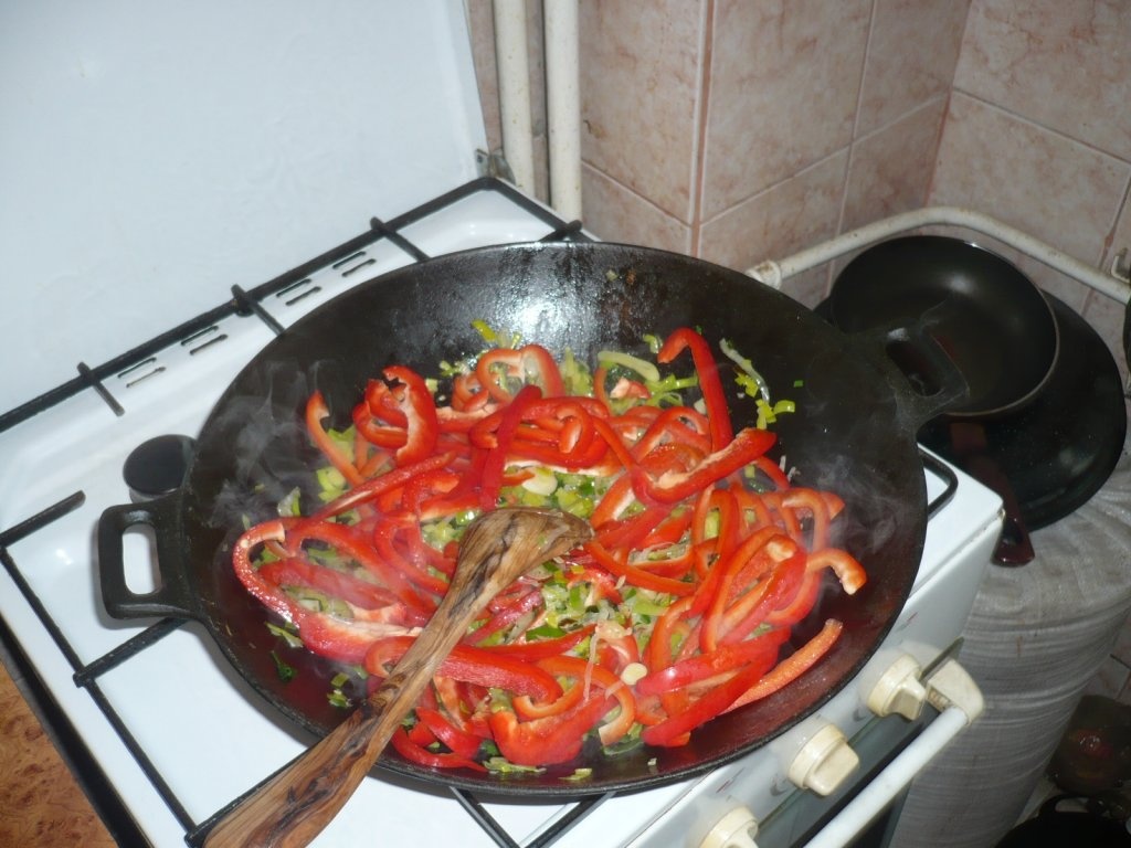 Prepelite la cuptor cu garnitura de legume la wok