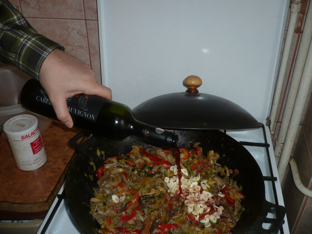 Prepelite la cuptor cu garnitura de legume la wok