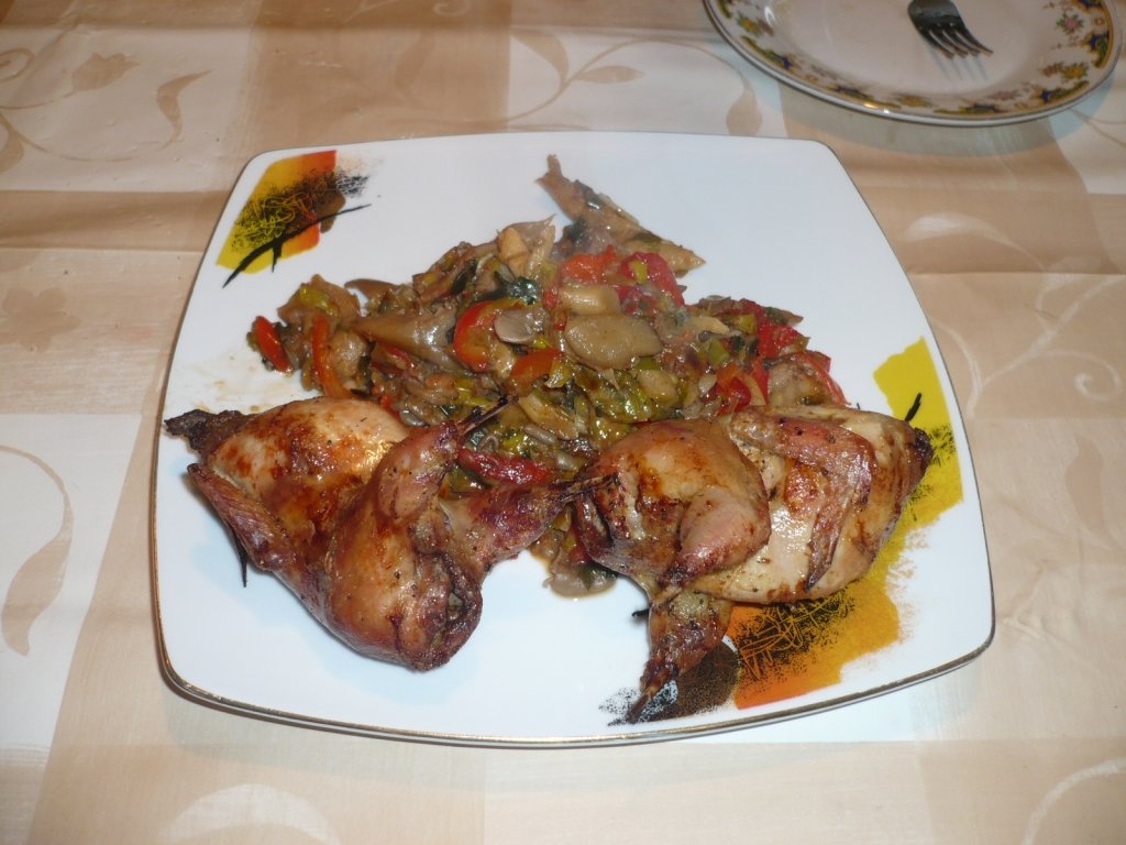 Prepelite la cuptor cu garnitura de legume la wok