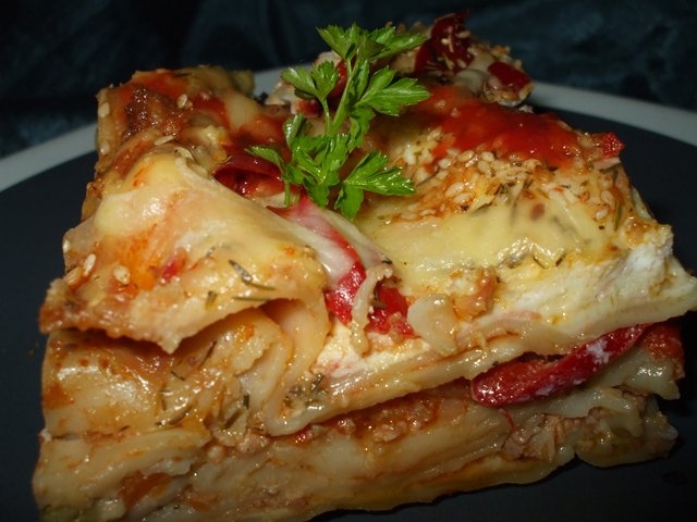 Lasagna cu carne, ciuperci, branza topita si sos Bechamel