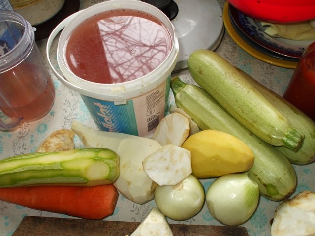 Ciorba de dovlecei cu perisoare