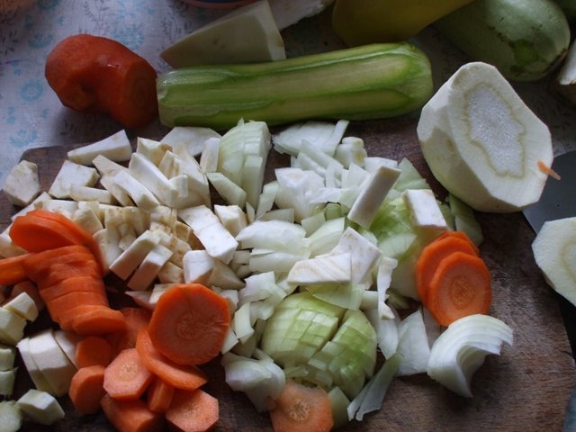 Ciorba de dovlecei cu perisoare