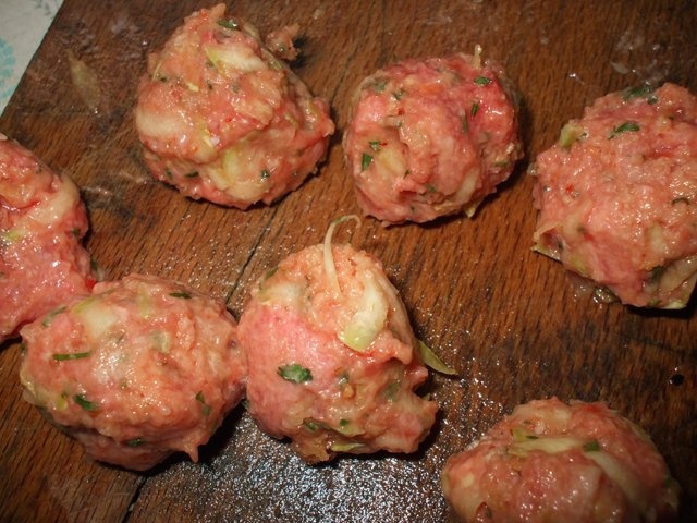 Ciorba de dovlecei cu perisoare