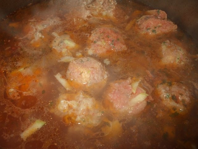 Ciorba de dovlecei cu perisoare