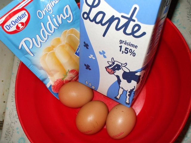 Budinca de taitei cu vanilie