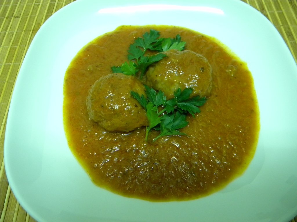 Chiftelute marinate din carne de curcan