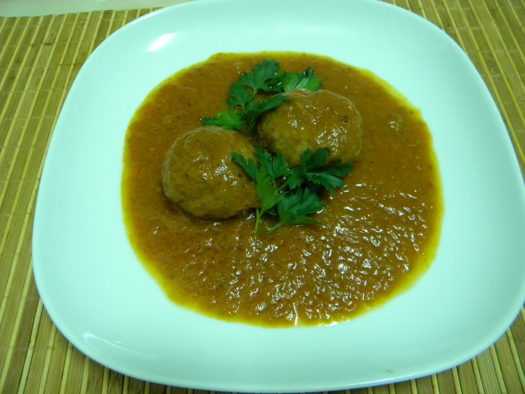 Chiftelute marinate din carne de curcan