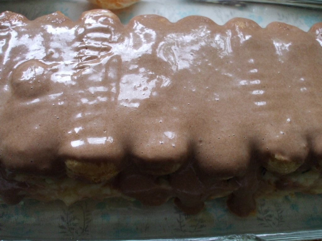 Tort cu piscoturi, fructe si visinata