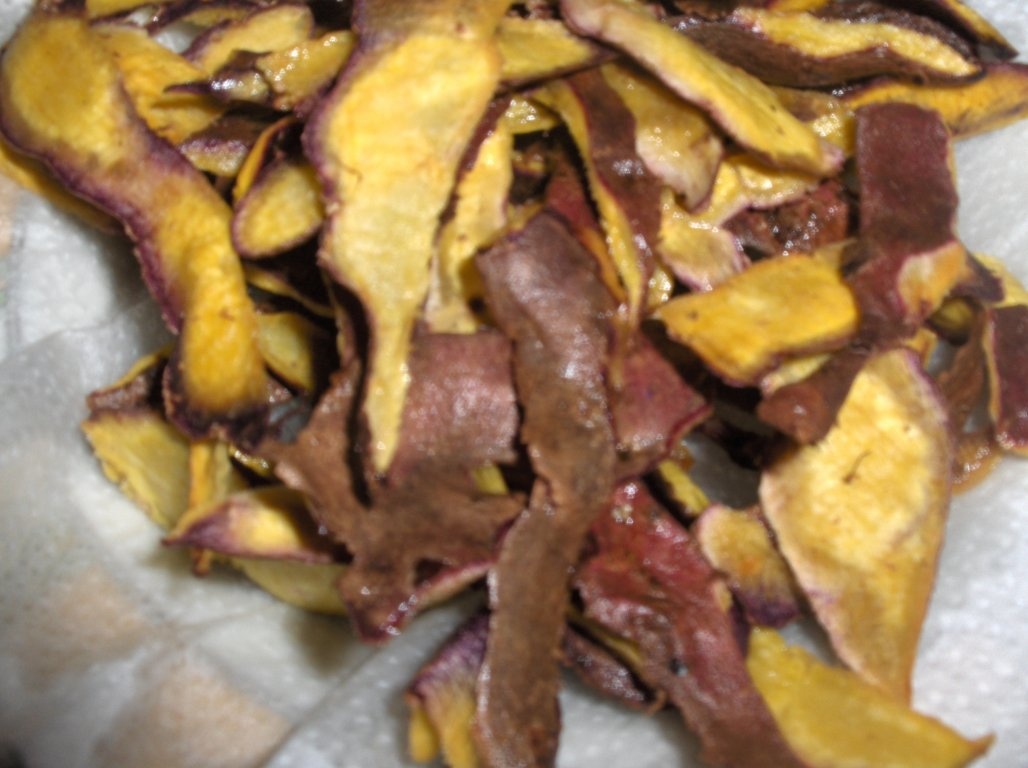 Carne marinata cu cartofi dulci la cuptor si mujdei de usturoi cu smantana