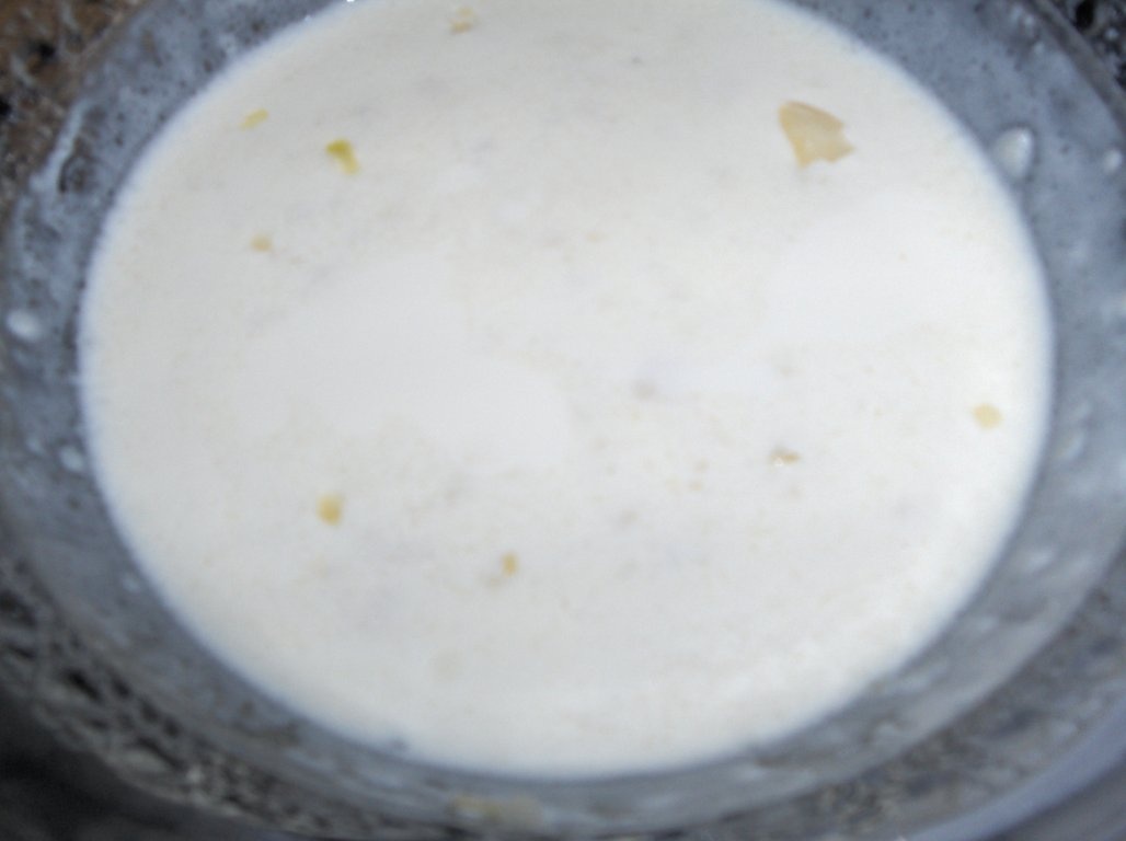 Carne marinata cu cartofi dulci la cuptor si mujdei de usturoi cu smantana