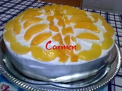 Tort cu crema de iaurt si piersici