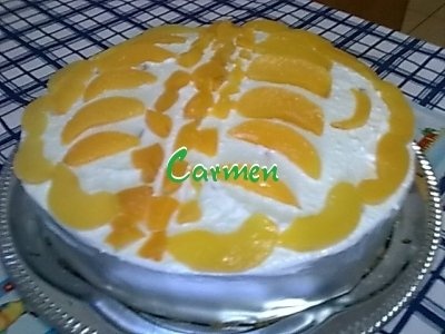 Tort cu crema de iaurt si piersici